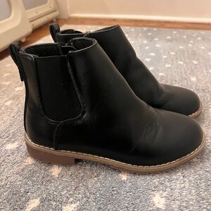 Boys boots size 2- children’s place